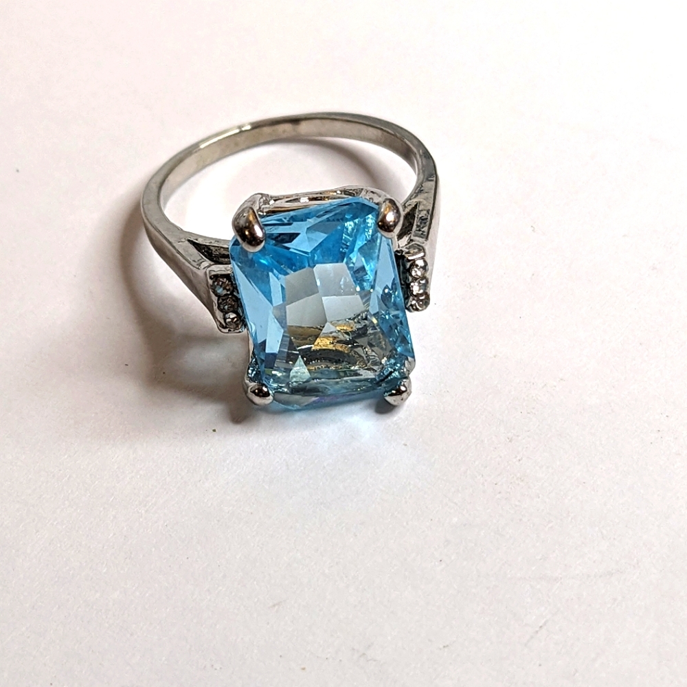 Stunning Silver Tone CZ Statement Ring Size‎ 8